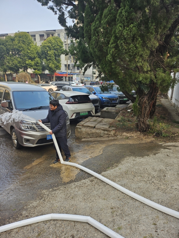 公司开展院区室内外消火栓检查